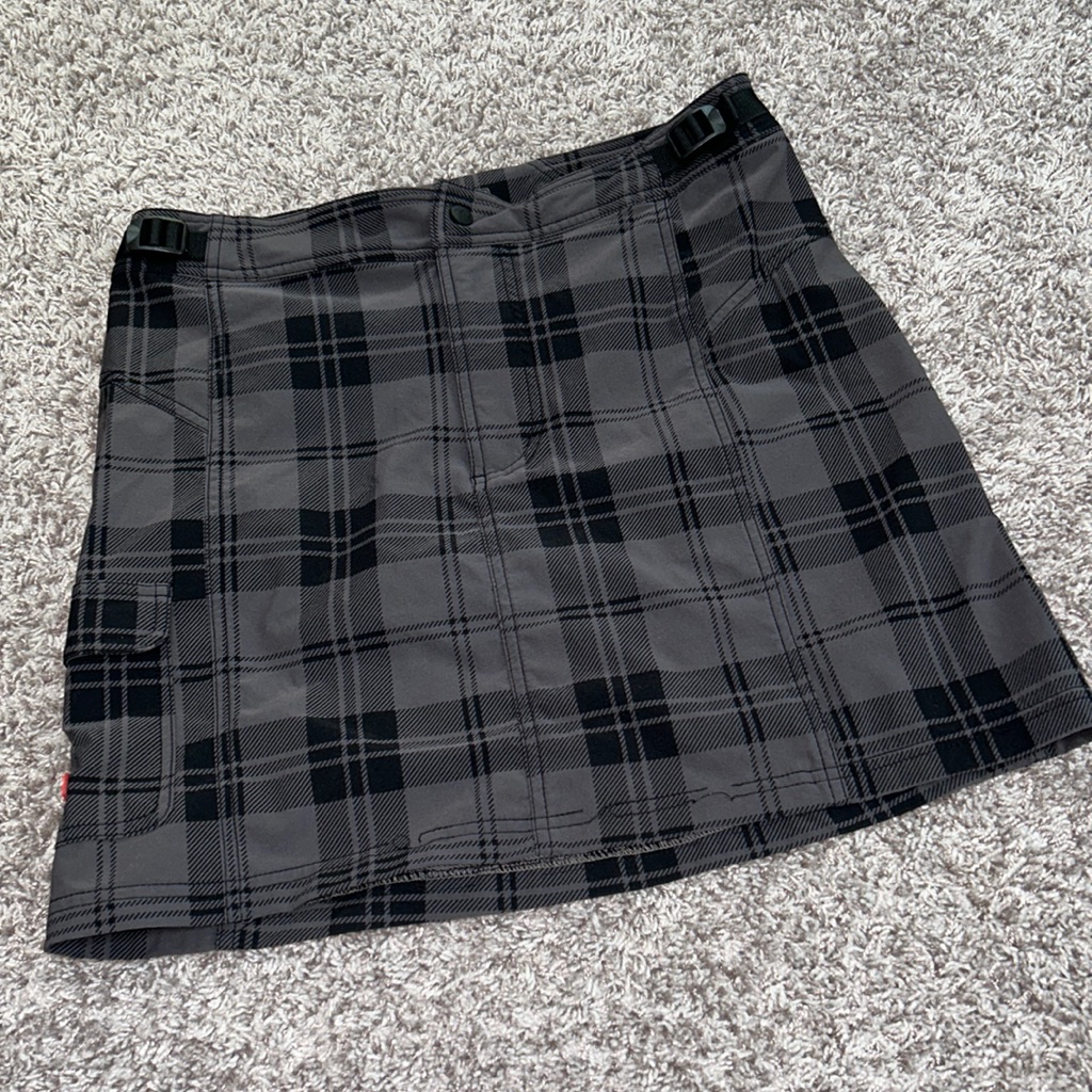 Louis Garneau Medium Women's Black Gray Plaid Skirt Athletic Adjustable Pocket